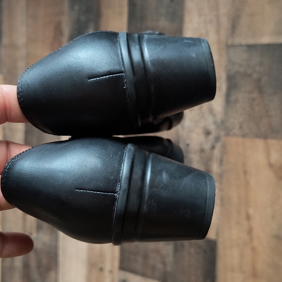 Clarks Ultimate Comfort Black Leather Zip Booties Sz 6 Women 36 EU - Picture 11 of 16